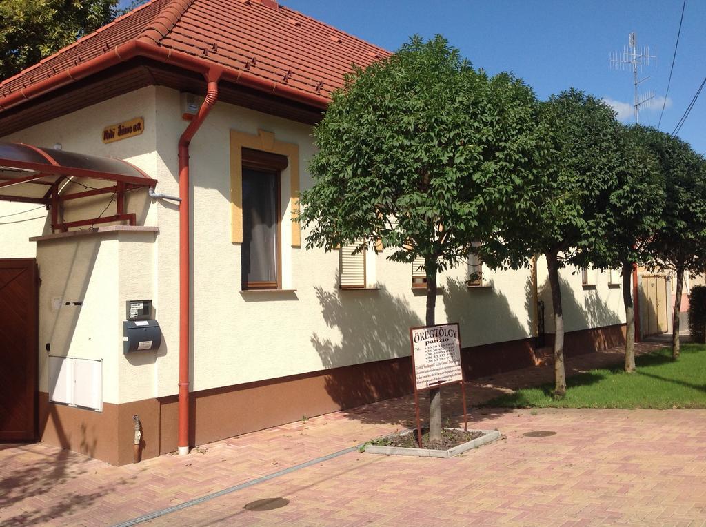 Oeregtoelgy Panzio Hotel Csongrád Exterior photo