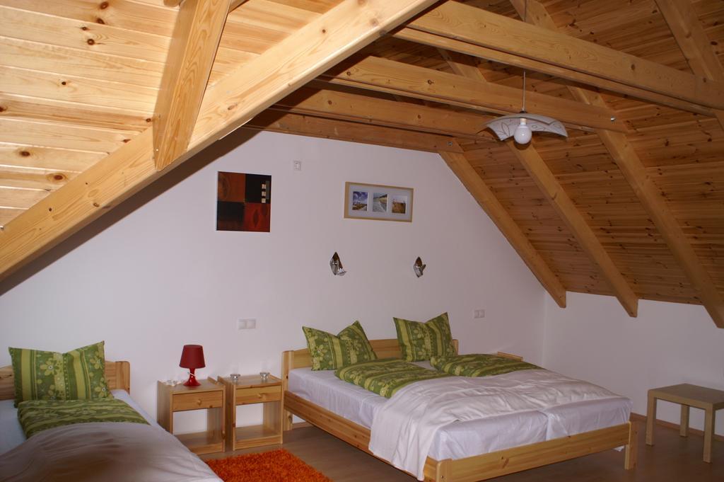 Oeregtoelgy Panzio Hotel Csongrád Room photo
