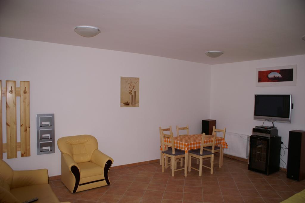 Oeregtoelgy Panzio Hotel Csongrád Room photo