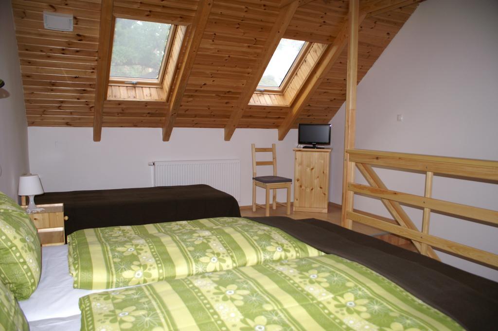 Oeregtoelgy Panzio Hotel Csongrád Room photo