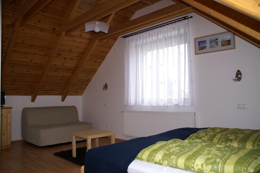 Oeregtoelgy Panzio Hotel Csongrád Room photo